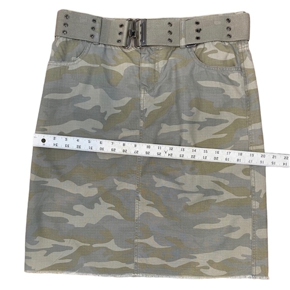 DKNY Khaki Camouflage Belted Pencil
Skirt size 8 - Picture 2 of 6